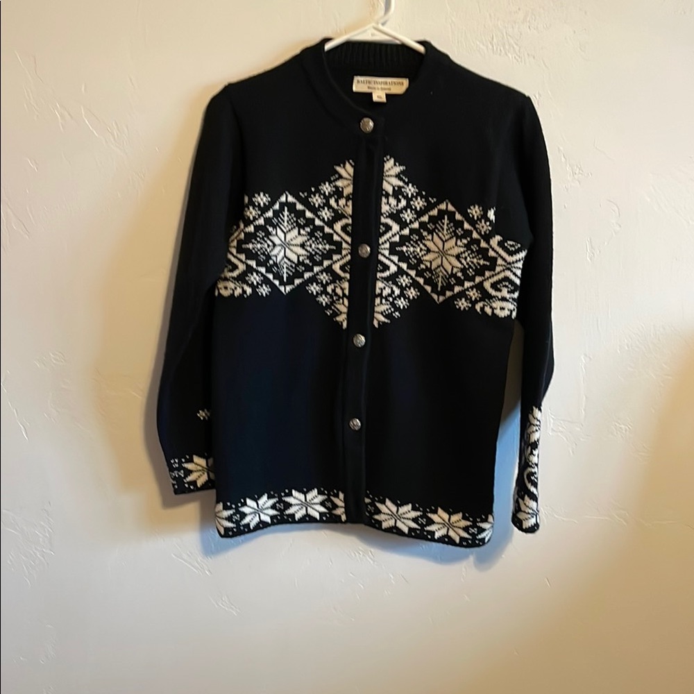 Snowflake Patterned Cardigan in Black and White